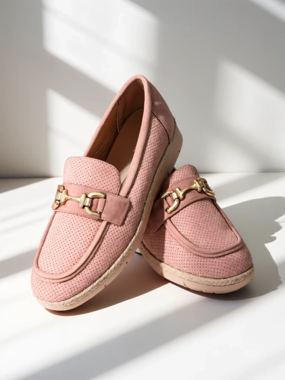 Royalfashion Damenflats mit einem dekorativen Detail an der Zehe