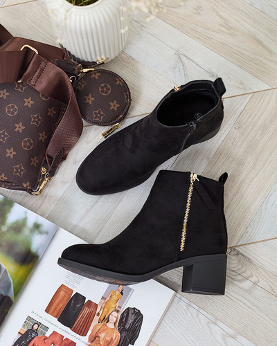 Royalfashion Schwarze Damenstiefel aus Öko-Wildleder Rejerry