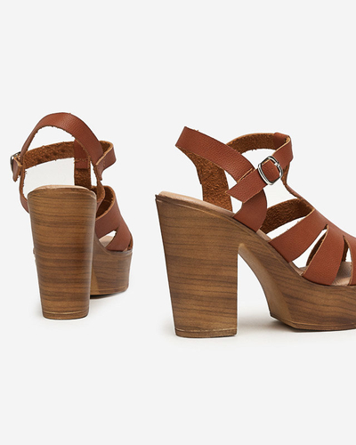 Коричневі жіночі босоніжки на каблуці Mianka