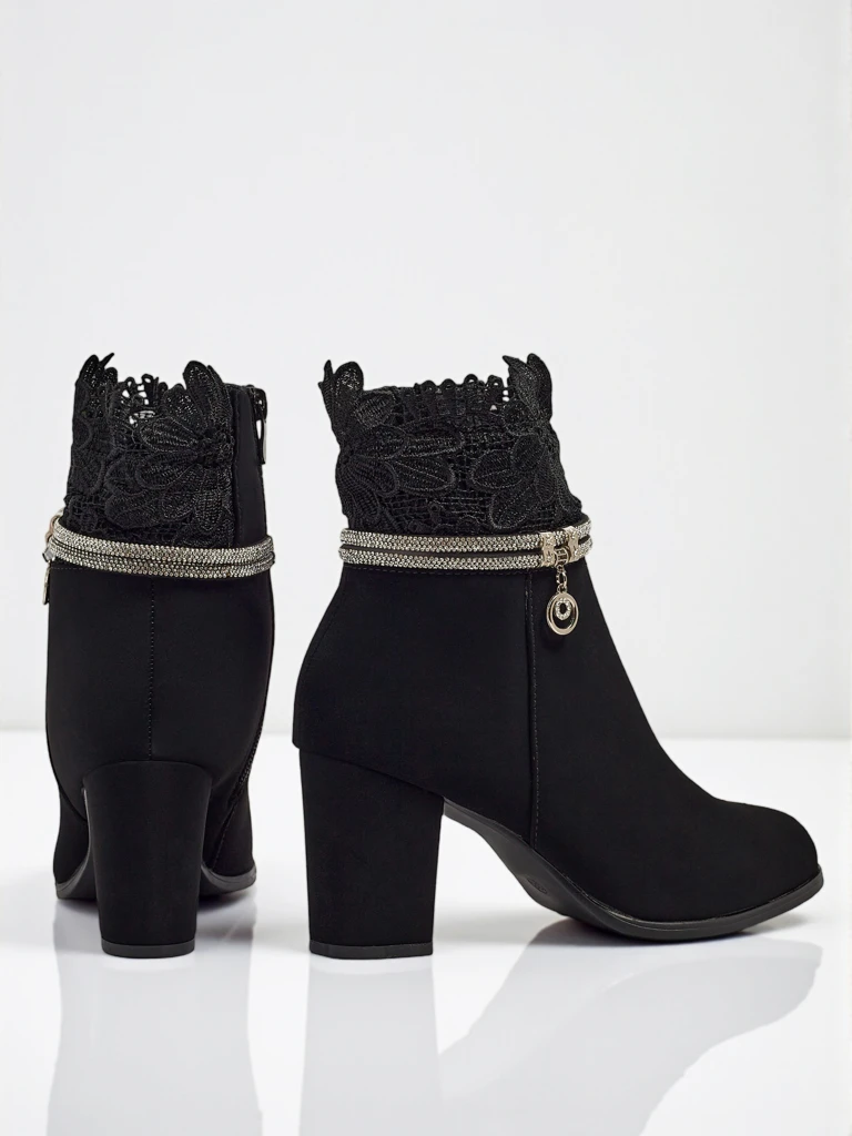 Damen Stiefeletten aus Kunstleder mit Blockabsatz und Spitze Kastrelle