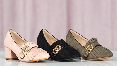 Rosa Pumps mit Dekorationen auf niedrigen Absätzen Ever - Shoes 1