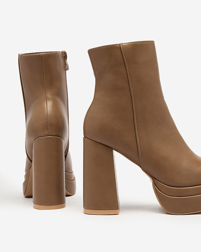Royalfashion Hellbraune Damenstiefel Atotona