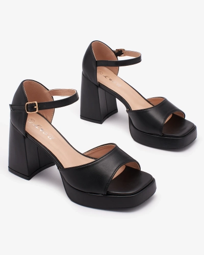 OUTLET Royalfashion Schwarze Damen-Sandalen auf einem Pfosten Spogge