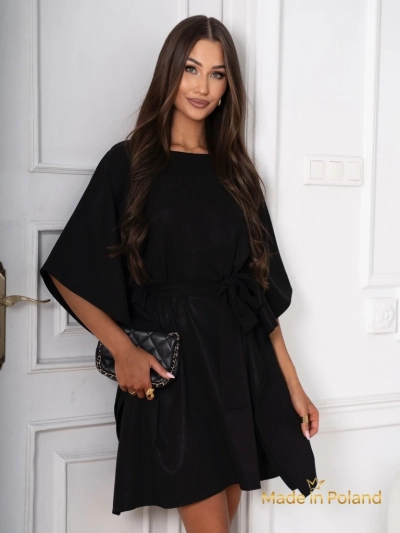Kurzes Damenkleid mit Gürtel und Rüschen Eviest