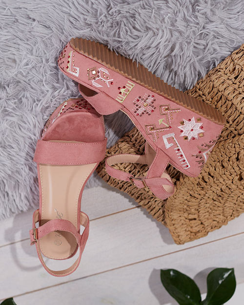 Рожеві жіночі босоніжки на танкетці з декором Cozana-Footwear