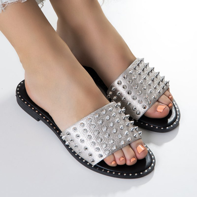 Silberne Damenpantoffeln mit Maurella-Nieten und -Düsen - Schuhe