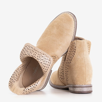 Braune Stiefel auf einem Indoor-Keil a'la Cowboystiefel Besiks- Footwear