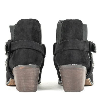 Schwarze Stiefel auf einem niedrigen Pfosten Asiene Cowboystiefel - Schuhe