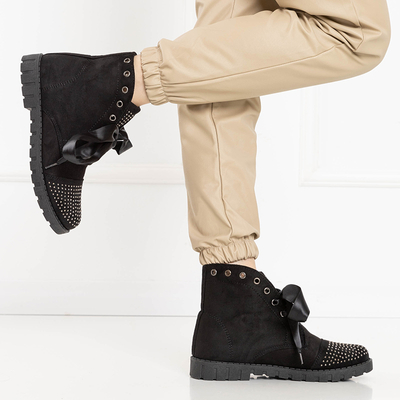 Чорні жіночі черевики з оздобленням Segadi