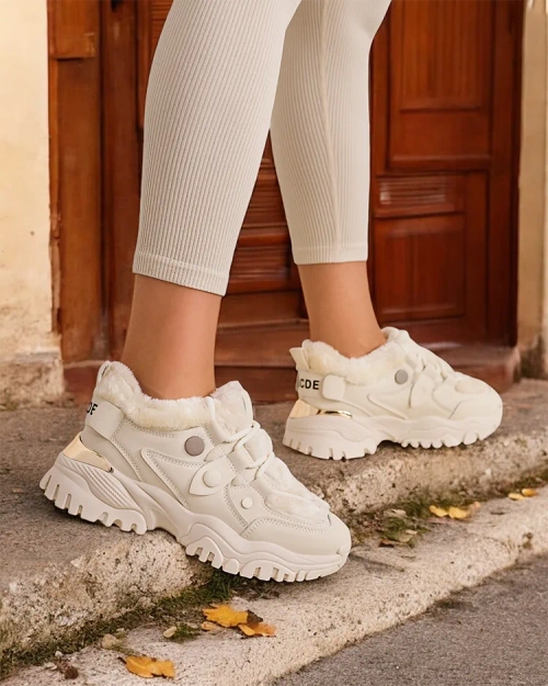 Жіночі модні кросівки з утепленням Royalfashion Poriomo