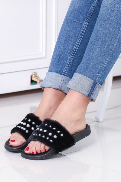Czarne klapki z perełkami - Obuwie