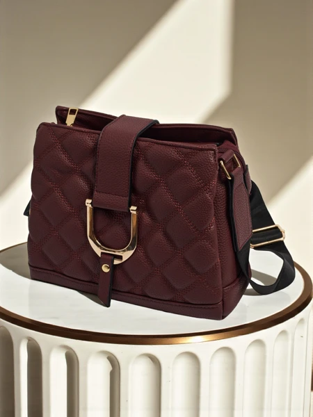 Kleine gesteppte Handtasche aus weichem Öko-Leder Cinder Loom