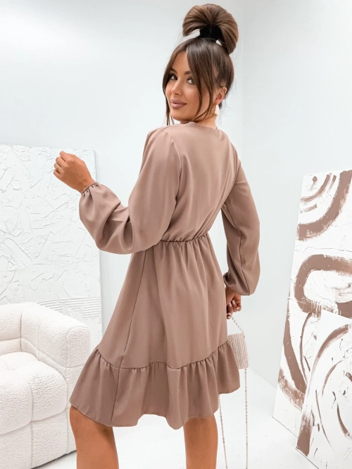 Royalfashion Жіноча міні-сукня з оборками та запашним декольте