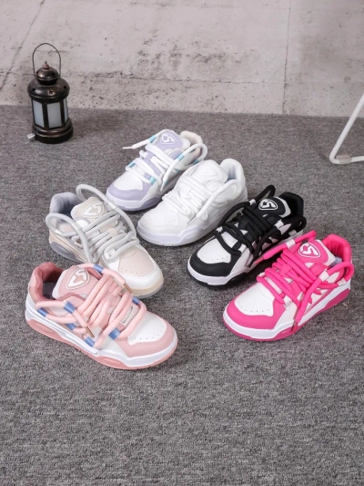 Royalfashion Damen Sport-Sneaker mit dekorativen Schnürsenkeln Clesiv