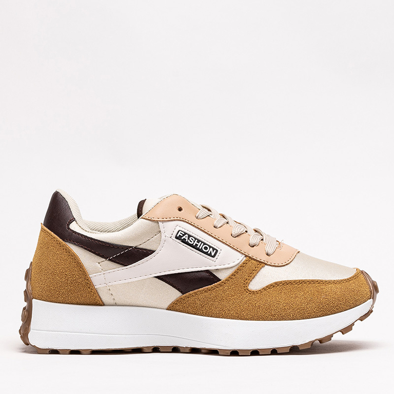 Tragen Sie braune Sportschuhe für Damen - Schuhe