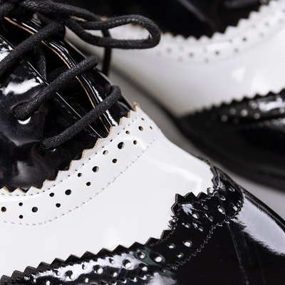 Schwarz - weiße Schuhe im Retro - Stil Chaplin - Footwear 1