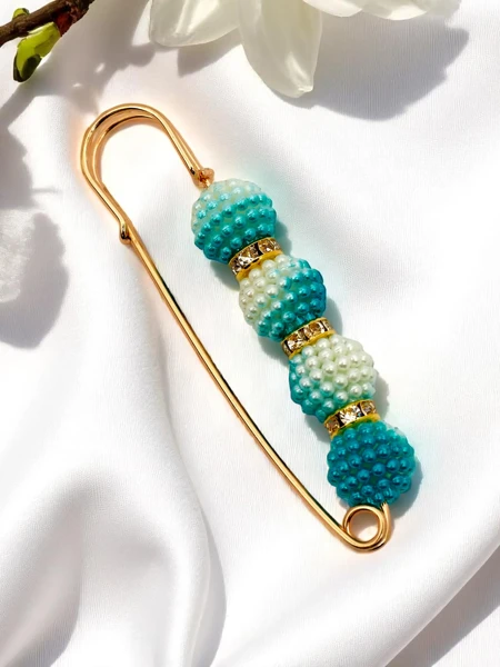 Dekorative Damenbrosche mit Perlen Four Pearls