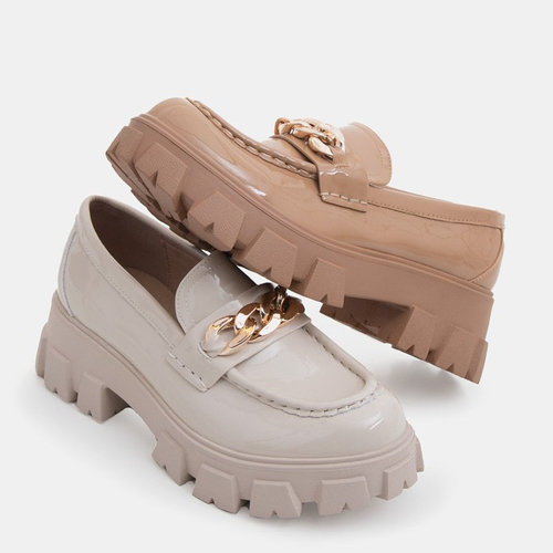 Бежеві жіночі лофери з ланцюжком Ginewra