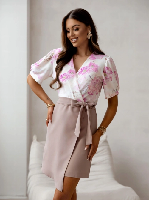 Royalfashion Жіноча сукня з візерунком квітів на верхній частині та асиметричним низом з поясом.