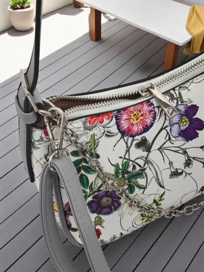 Royalfashion Kleine Damenhandtasche aus Öko-Leder mit Blumenmuster Lily Bloom