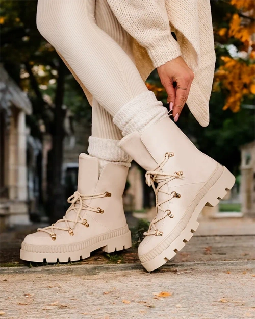 Жіночі зимові чоботи Royalfashion Lorii з шнурівкою. Жіночі зимові чоботи з верхом зі штучної шкіри. Підкладка з хутра всередині, чоботи на шнурівці. Ідеально підходить для зими! 87654321 <p>ЖІНОЧІ ЧОБОТИ ЗИМОВІ ЧОБ?