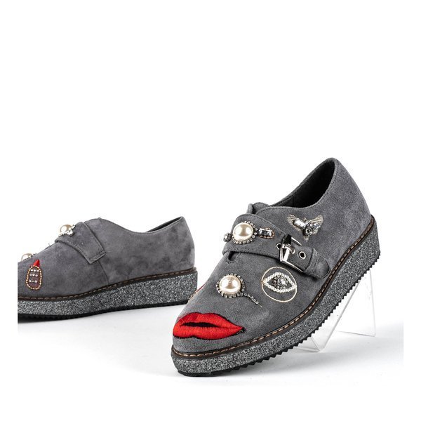 Graue niedrige Schuhe mit Lagerrla-Verzierungen - Schuhe