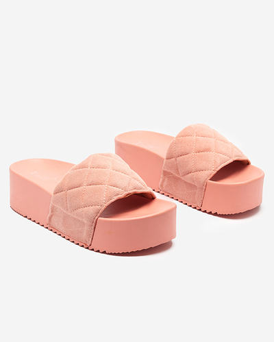 Рожеві стьобані шльопанці на платформі Koriner