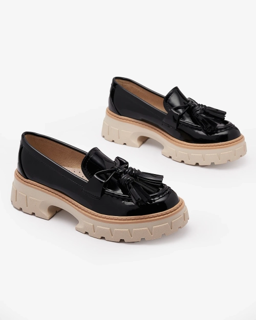 Чорні лаковані жіночі мокасини з китицями Kaipo- Footwear