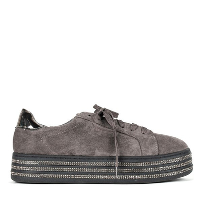 Graue Sportschuhe auf der Vahili-Plattform - Schuhe 1