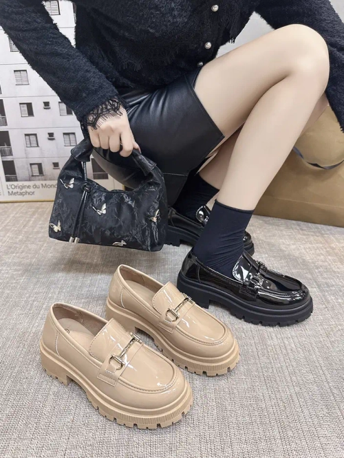 Royalfashion Жіночі лаковані мокасини Afidale