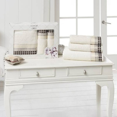 Weiße Handtücher in Quadraten von 3 - Handtüchern