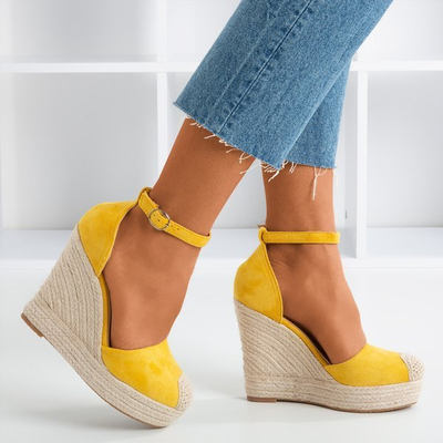 Gelbe Espadrilles auf einem Keil Miguelita - Schuhe