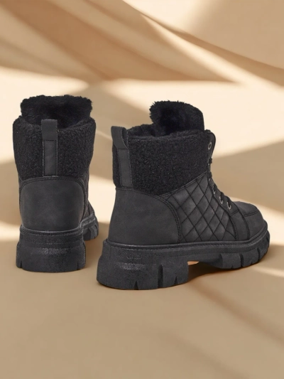 Royalfashion Schwarzer isolierter Damen-Trapper-Stiefel Hogenaf