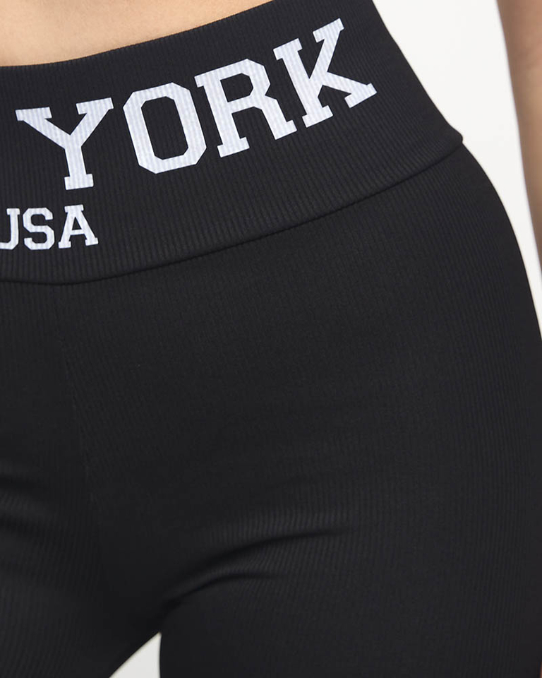 Schwarze gerippte Damen-Leggings mit weißem Schriftzug - Kleidung