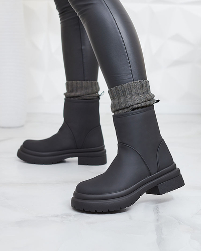 Royalfashion Schwarze matte Damenstiefel mit dickerer Sohle Holeopi