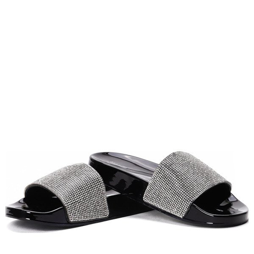 Czarne klapki- Obuwie