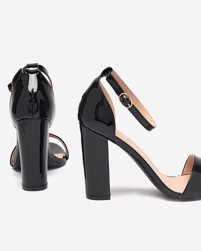 Schwarze Damensandale auf höherem Pfosten Rosdoo- Footwear