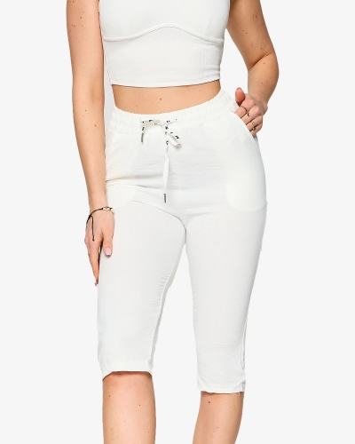 Білі жіночі шорти з тканини довжиною 3/4 - Одяг