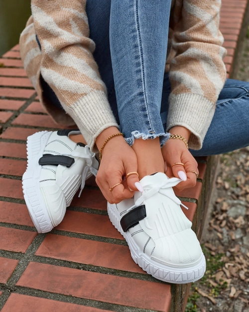 Чорно-білі жіночі спортивні кросівки з гумовими вставками Inika - Взуття