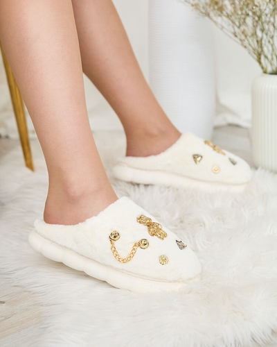 Royalfashion Weiße Damenpelzpantoffeln mit Ornamenten Erserra