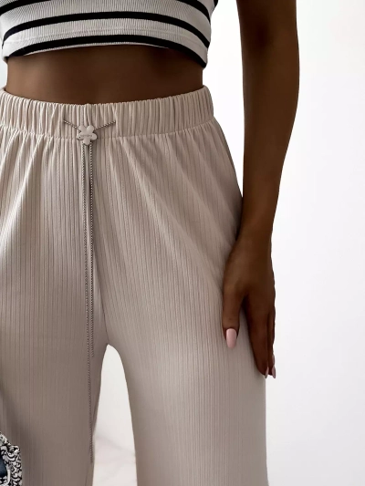 Beigefarbene, weite Rippenhose - Kleidung