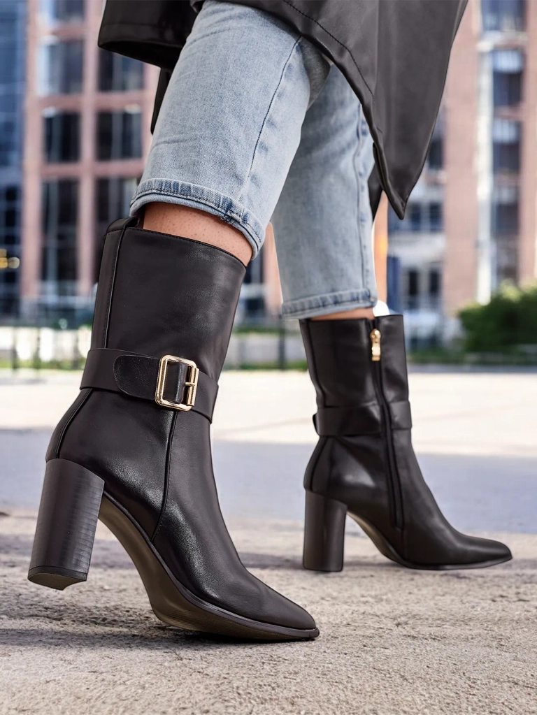 Royalfashion Damen Stiefeletten on a post Amior