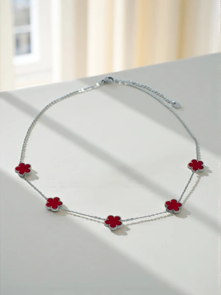 Aurelia Clavis Halskette mit Perlmutt in goldener Fassung