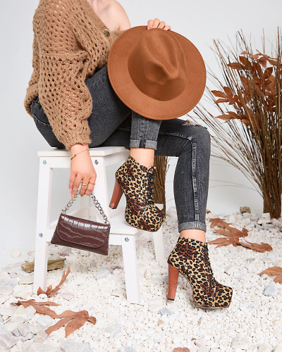 Royalfashion Beige Damenstiefel mit hohem Stiletto und Leopardenmuster Seficone