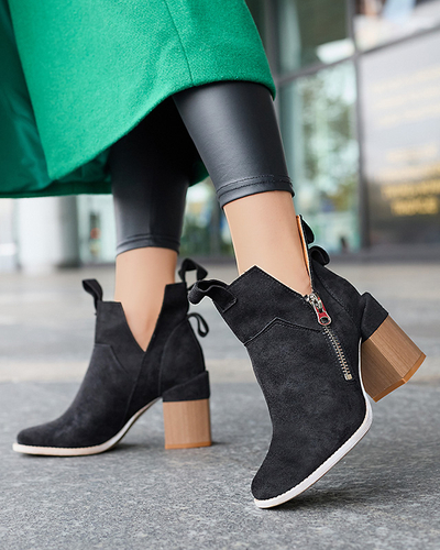 Schwarze Damenstiefel auf einem eckigen Pfosten Darera - Schuhe