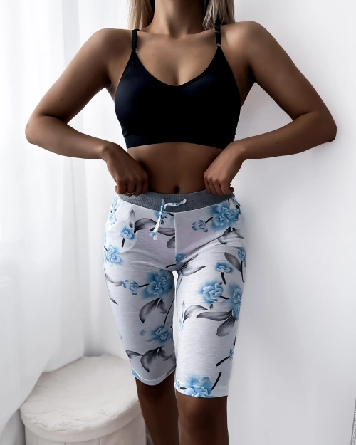 Жіночі білі шорти 3/4 довжини з блакитними квітами PLUS SIZE - Одяг