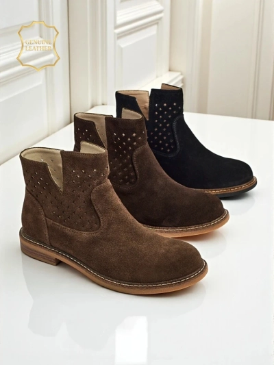 Ariadne Stiefeletten aus natürlichem dunkelbraunem Wildleder, flache Absätze 3 cm
