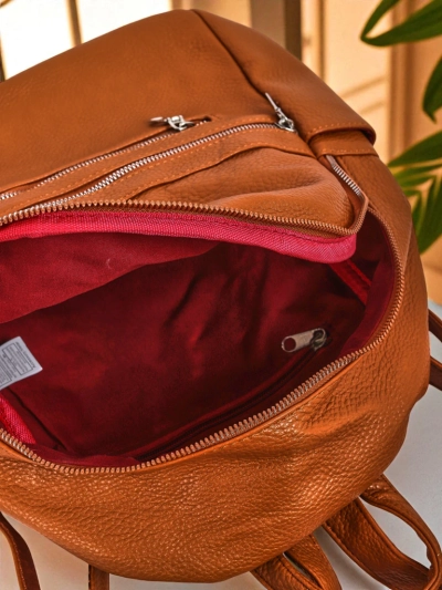 Damen Rucksack Callista Królewska Moda aus braunem A4 Öko-Leder mit Reißverschluss