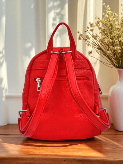 Artemisia Kollektion: Kleiner Damen Rucksack Królewska Moda aus Öko-Leder Rot