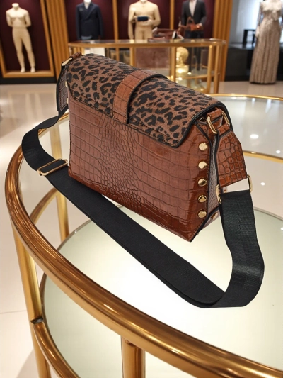 Lackierte kleine Damenhandtasche aus Öko-Leder Panthere Mist